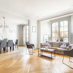 https://luxury-living-in-passy.fr-paris.fr